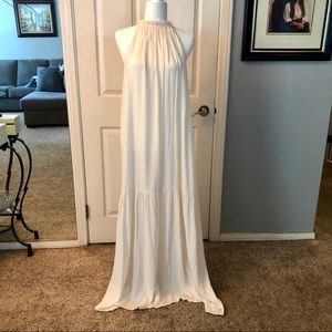 NWOT
H&M Maxi Dress Cream | Size 14 $32 (originally $60)
High neck, sleeveless